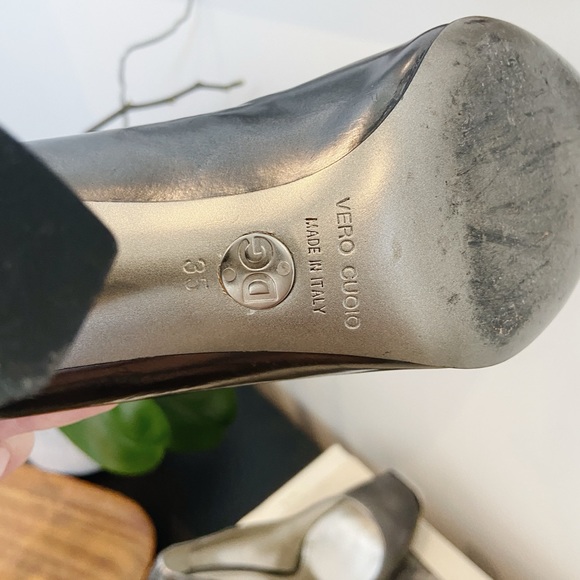 Dolce & Gabbana DeCollete Black Mirror Pumps - Picture 6 of 8